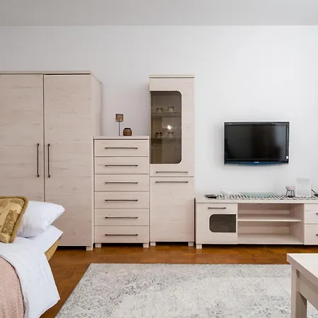 Ceramiczna By Bookinghost *